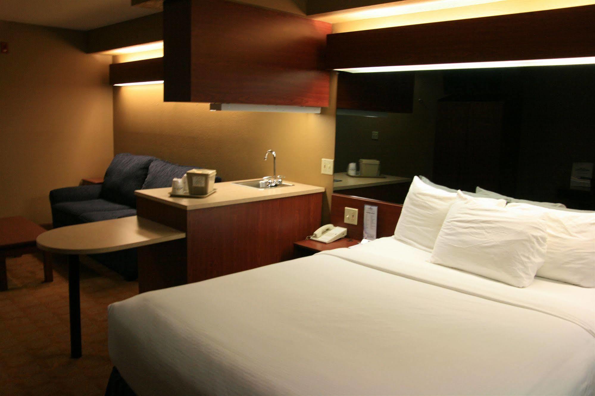 Microtel Inn & Suites By Wyndham Старквилл Экстерьер фото